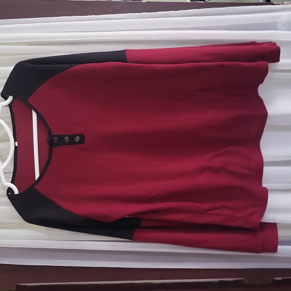 Women's Large long sleeve waffle Henley red and black